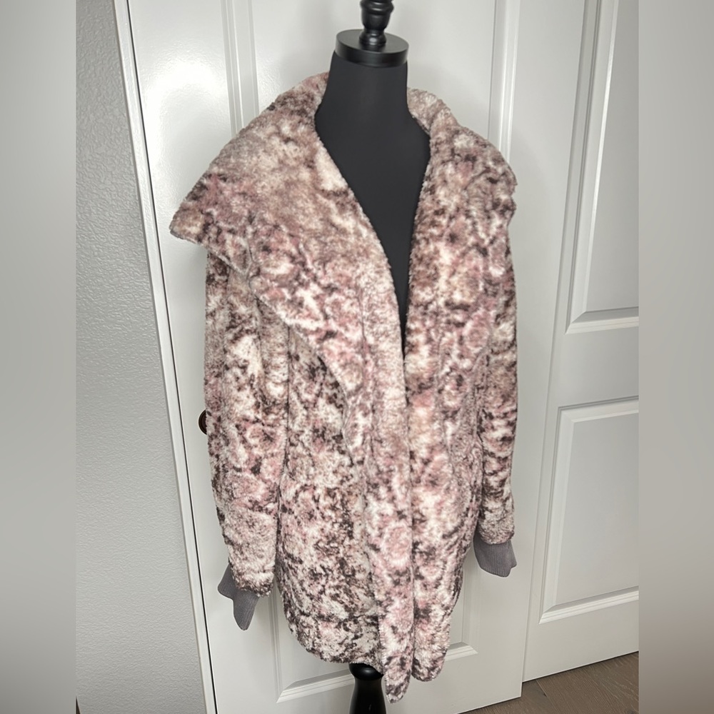 Soft Plush Open Front Pocketed Hooded Jacket One Size NWT
